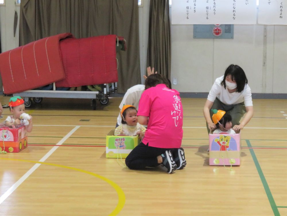 名前を呼ばれて杉原先生とアイコンタクト・・・
ニッコリ可愛い笑顔でこたえます。