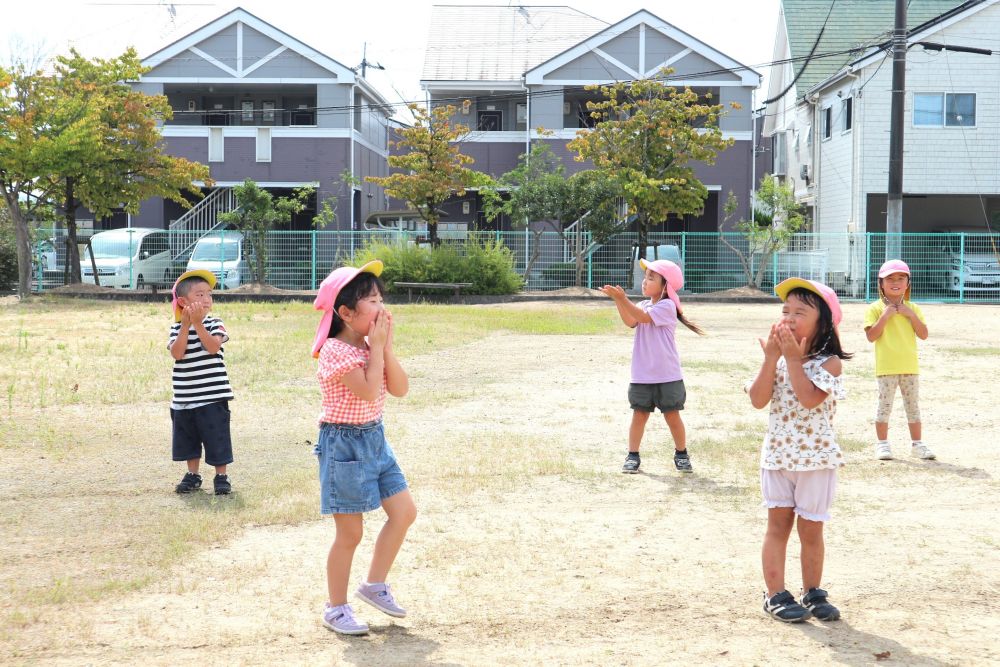 「ここはこうだったよね！」
友達と振り付けも伝えあいながら・・・♡