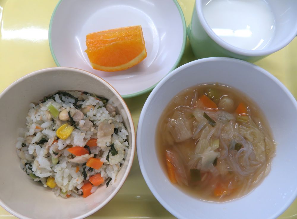 中華菜飯

春雨スープ

オレンジ

牛乳
