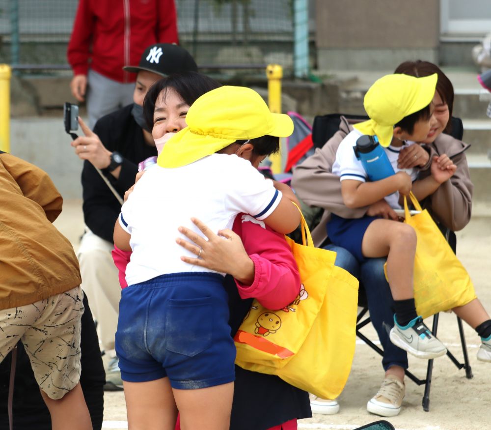 一人一人が自分らしく・・　そして、仲間を想い　家族を想う
拍手いっぱい　笑顔いっぱい広がった運動会

この瞬間を写真に残す中で　感極まるものがありました