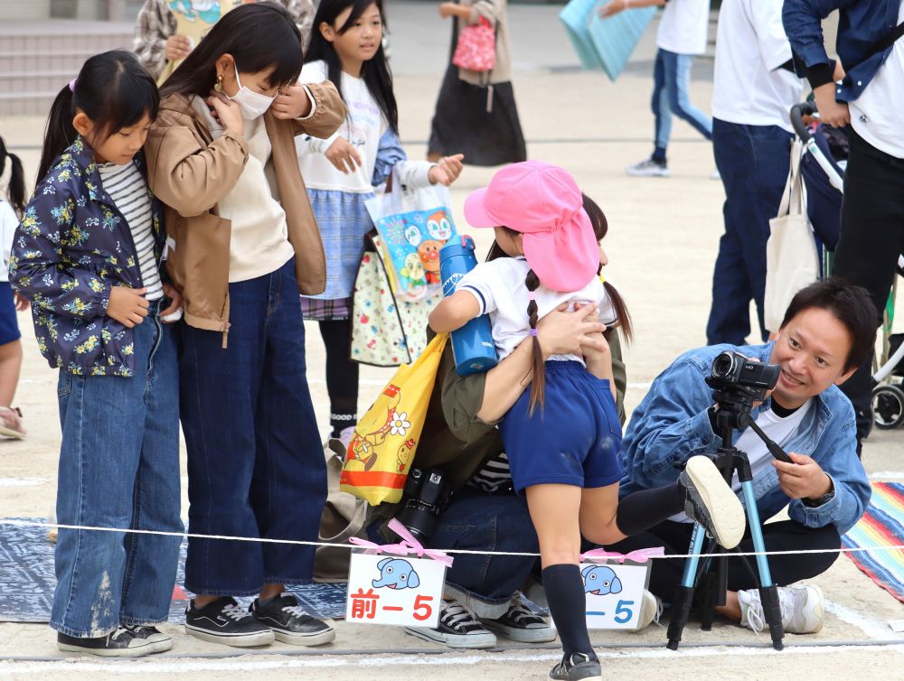 コロナ禍では失うものばかりでなく　
私たちが気付かされた大切な物が沢山あったように思います

“一緒に過ごす変わらない日常”

笑って・・　泣いて・・　また始まる１日
その幸せに気付く時だったように思います