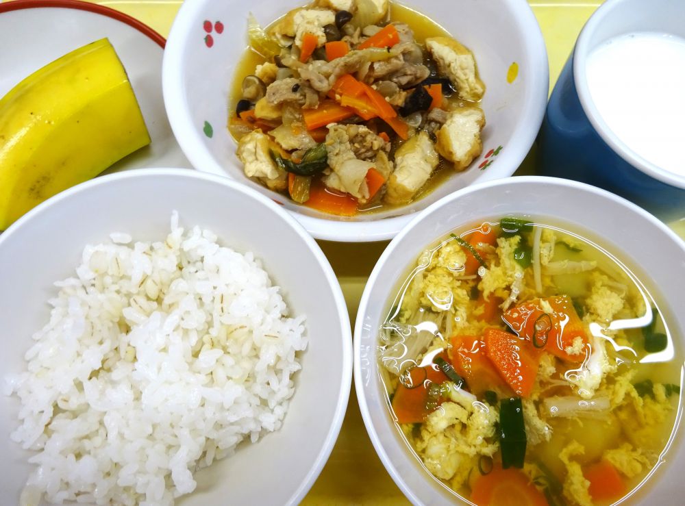 麦ご飯

厚揚げと豚肉の味噌炒め

かき玉汁

バナナ

牛乳