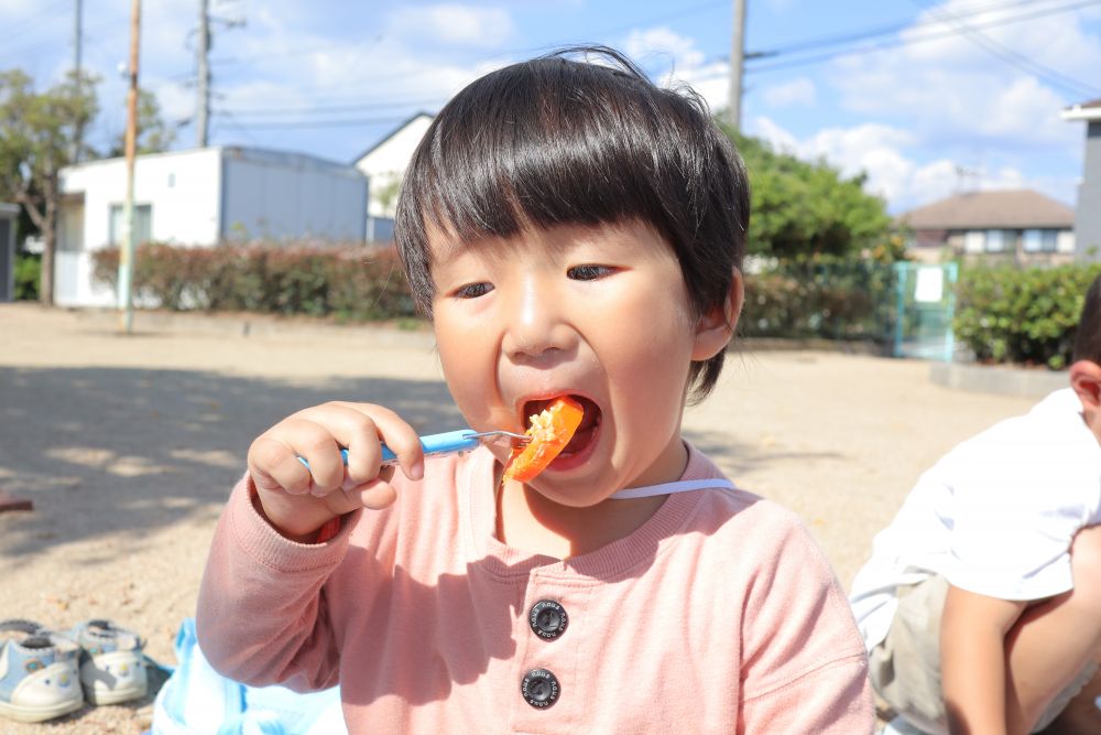 完食するまで何度もこぼれる
「おいしい♡」の言葉

たっぷりの愛情をしっかりと受け取り、
みんなお腹いっぱい、心もいっぱい
