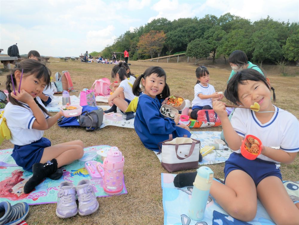 嬉しい、美味しい☆
カメラを向けるだけでキチンとポーズをとってカメラ目線の女子☆
さすがゆめっ子？？