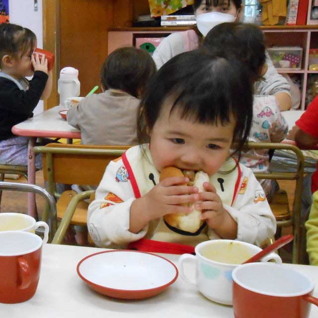 ＊　 給食の時間の様子　（あいはうす）　＊