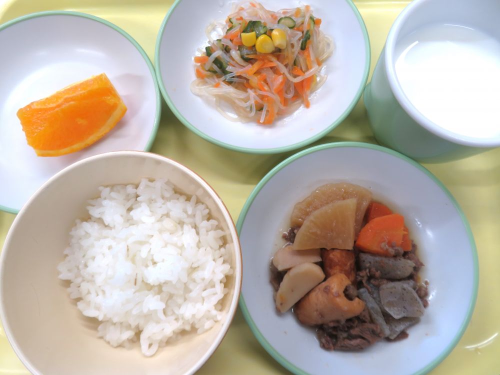 麦ご飯

おでん

春雨の酢の物

オレンジ

牛乳