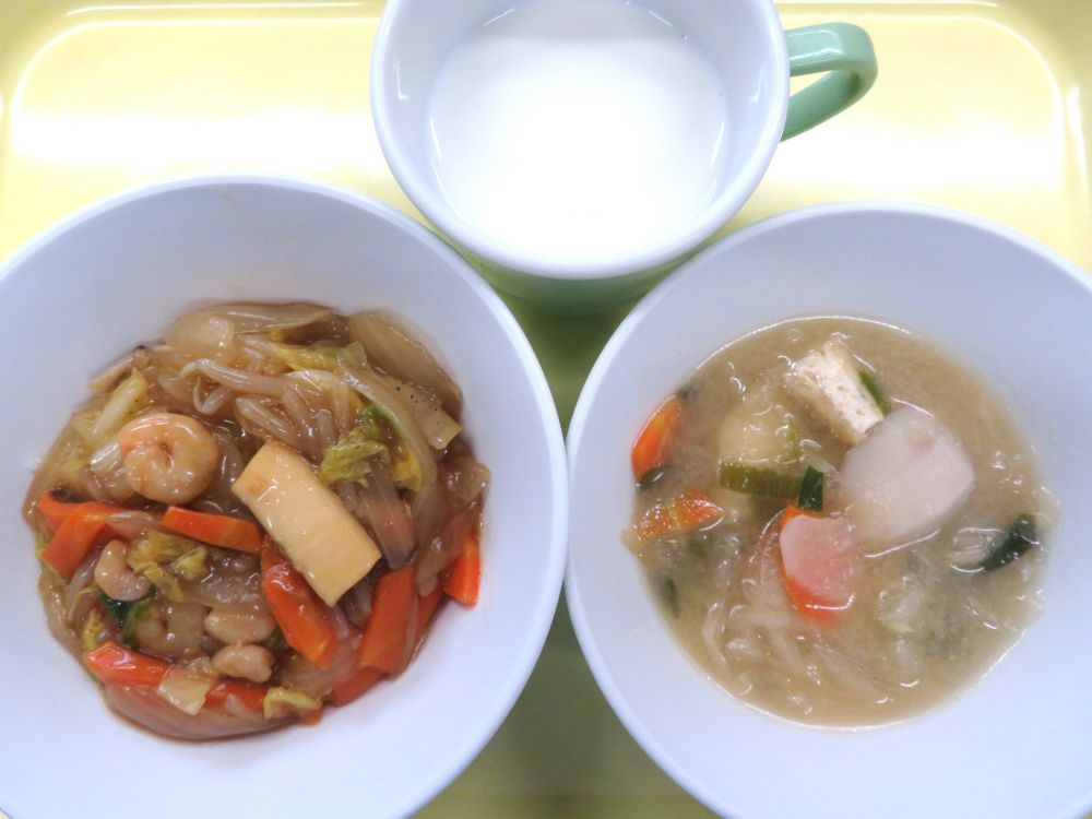 中華丼

里芋のみそ汁

牛乳