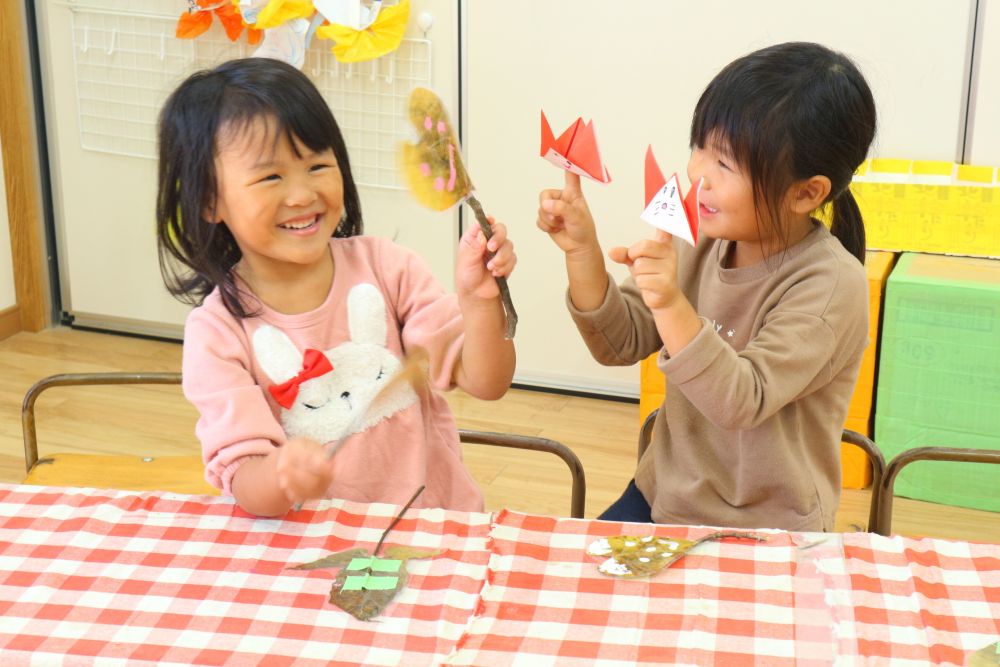 「ねずみのやつこんなんだったよね！」
「あっちにお散歩行きますよ♪」
言葉や動きで表現することを楽しむ