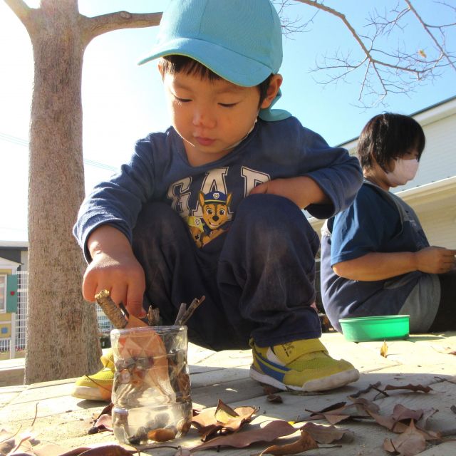 ＊　2歳児　自然物でごちそう②　＊