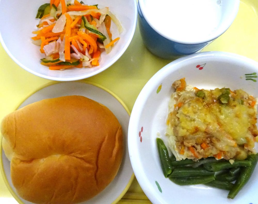 ロールパン

豆腐とツナのみそチーズ焼き

いんげんのソテー

大根マリネ

牛乳

