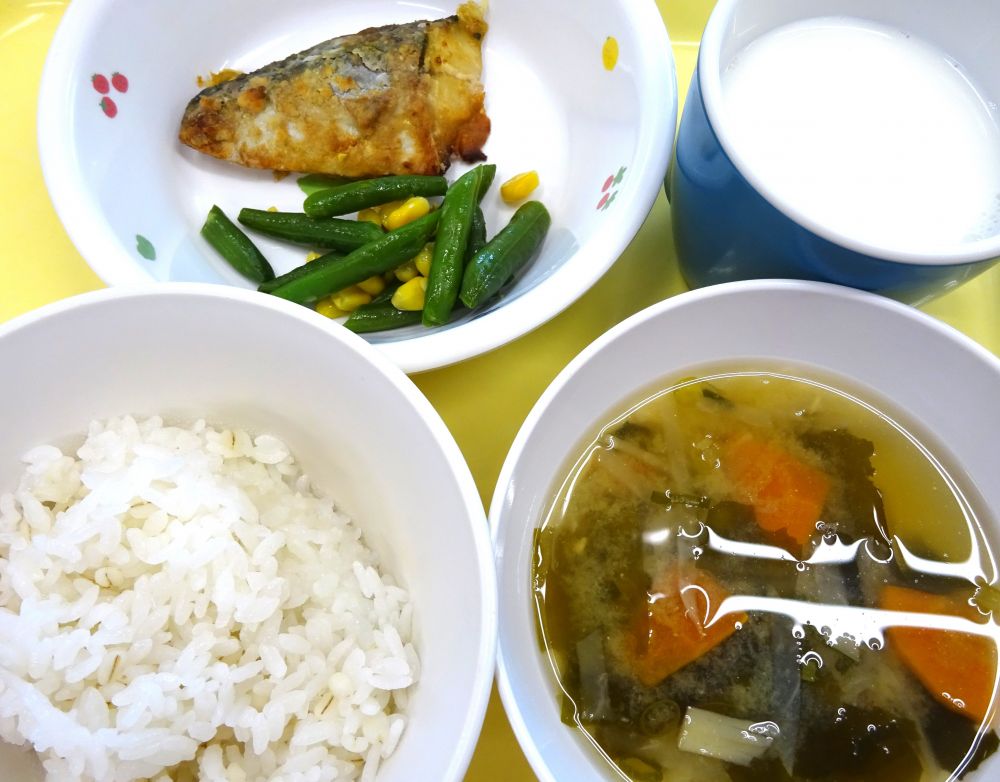 麦ご飯

さばの竜田焼き

いんげんのソテー

切干大根と里芋のみそ汁

牛乳