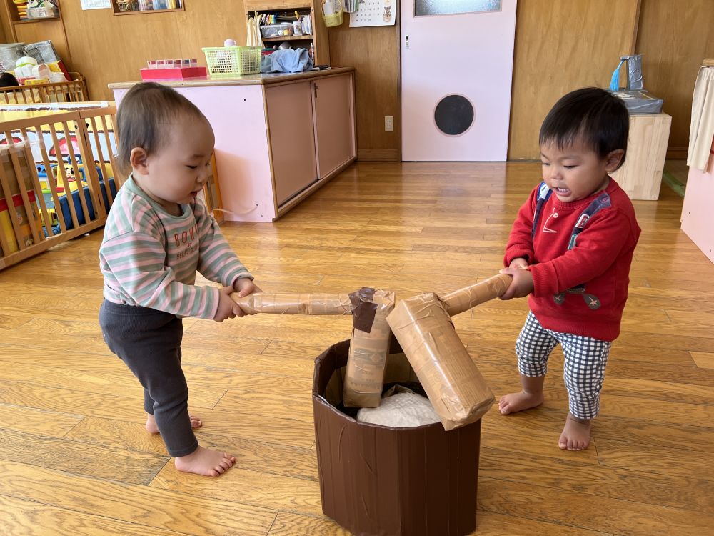 おいしいおもちになーれ・・・
ぺったんぺったん言いながらついたよ