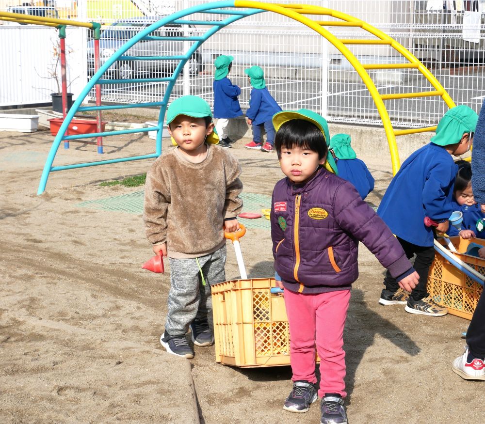 工事の後は・・・
『次はゴミ収集車が通りま～す』
工事の片付けもするんだな～と感心♡