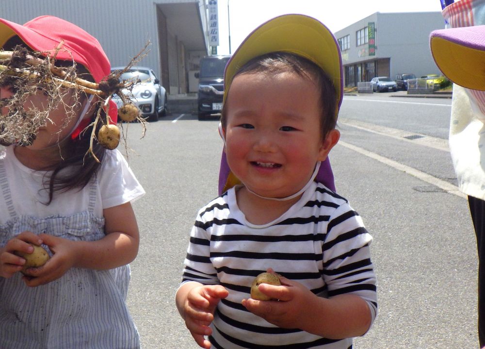 ちょうど散歩から帰ってきた
ヒヨコ組さんも飛び入り参加♪