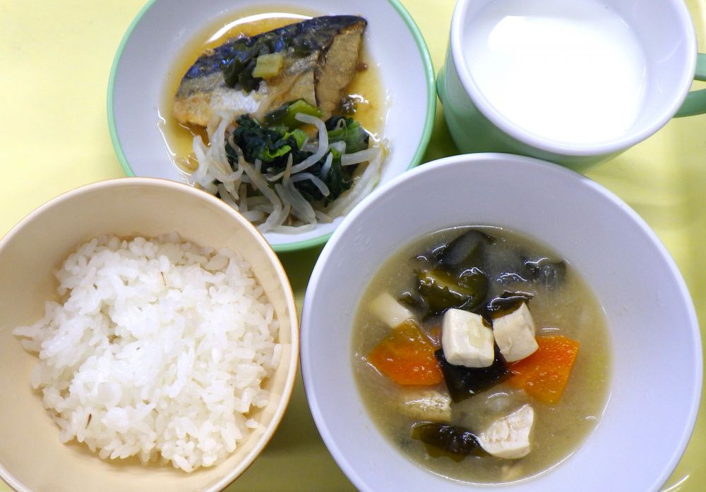 麦ご飯

さばのみぞれ煮

ゆで野菜（もやし・青菜）

豆腐とわかめのみそ汁

牛乳