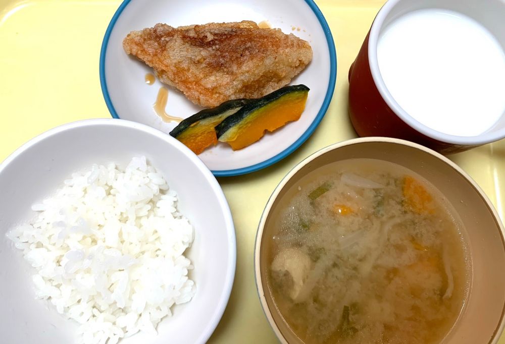 ご飯

揚魚レモン風味

焼きかぼちゃ

切干大根のみそ汁

牛乳