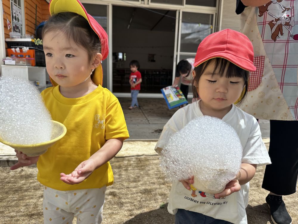 Nちゃん　「アイスクリーム」

「Hも！アイスクリームして🍧」

友達と一緒がいいお年頃♡

