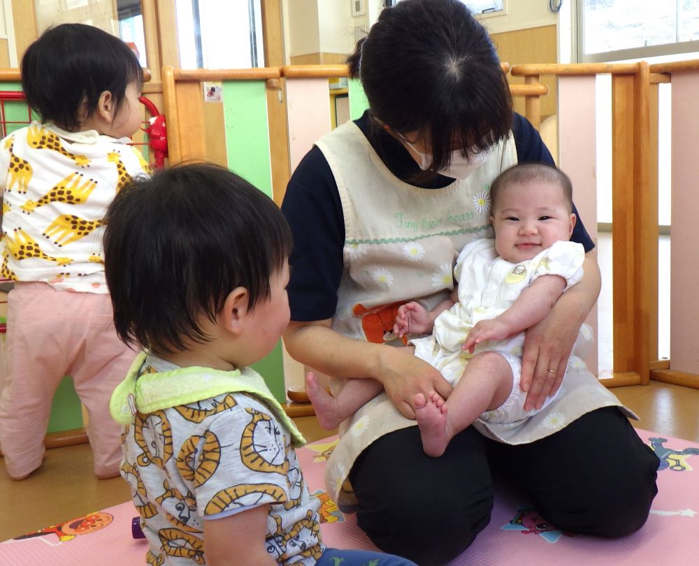 ばぁ♪

おんなじクラスだけど
ぼくの方がちょっぴりお兄ちゃん✨