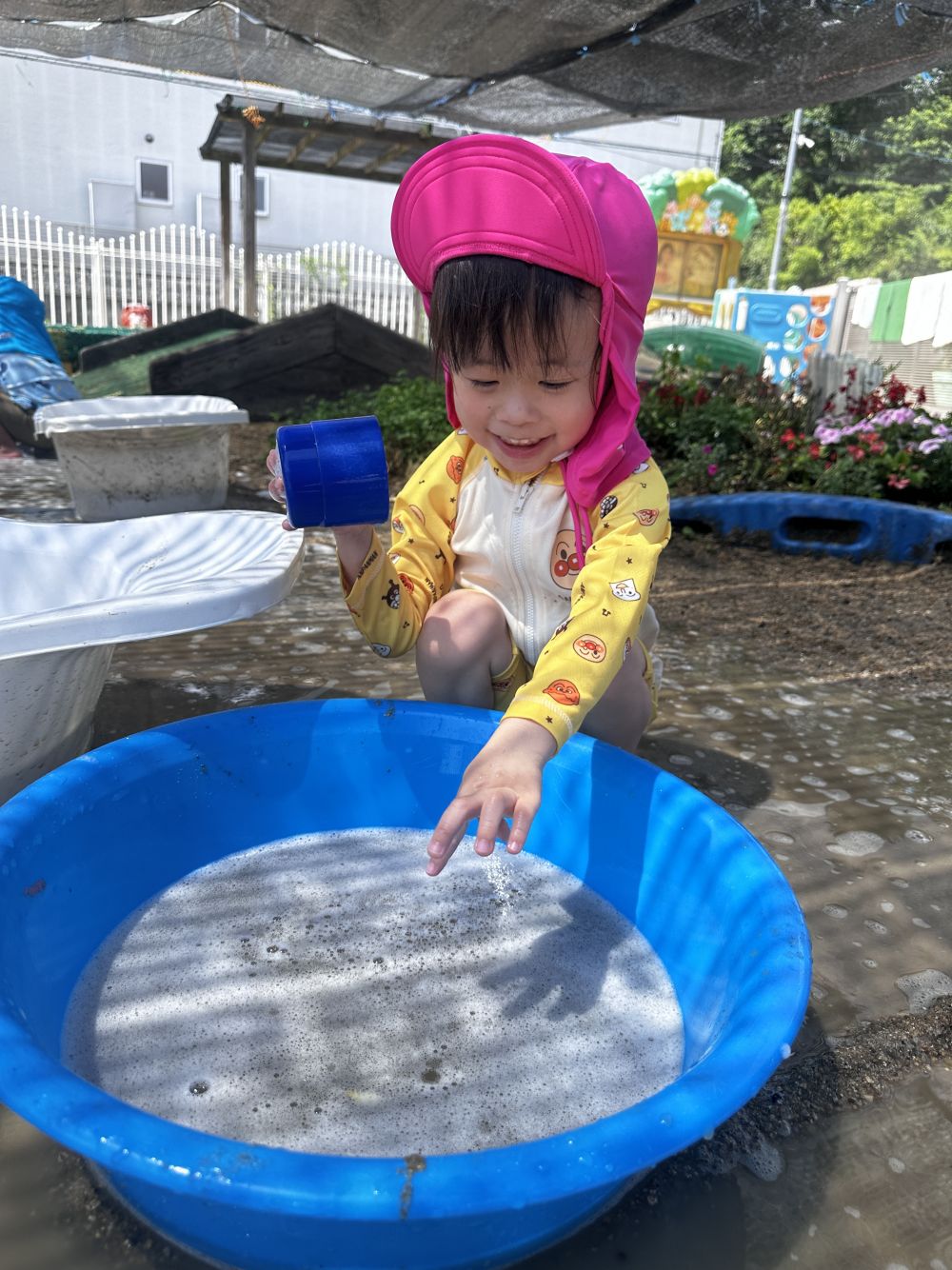 泡が大好きなＴくん♪

タライの中の泡を見つけて、
「あわ～あわ～」と、
”ここよ”と、指をさして、教えてくれました(^^)

