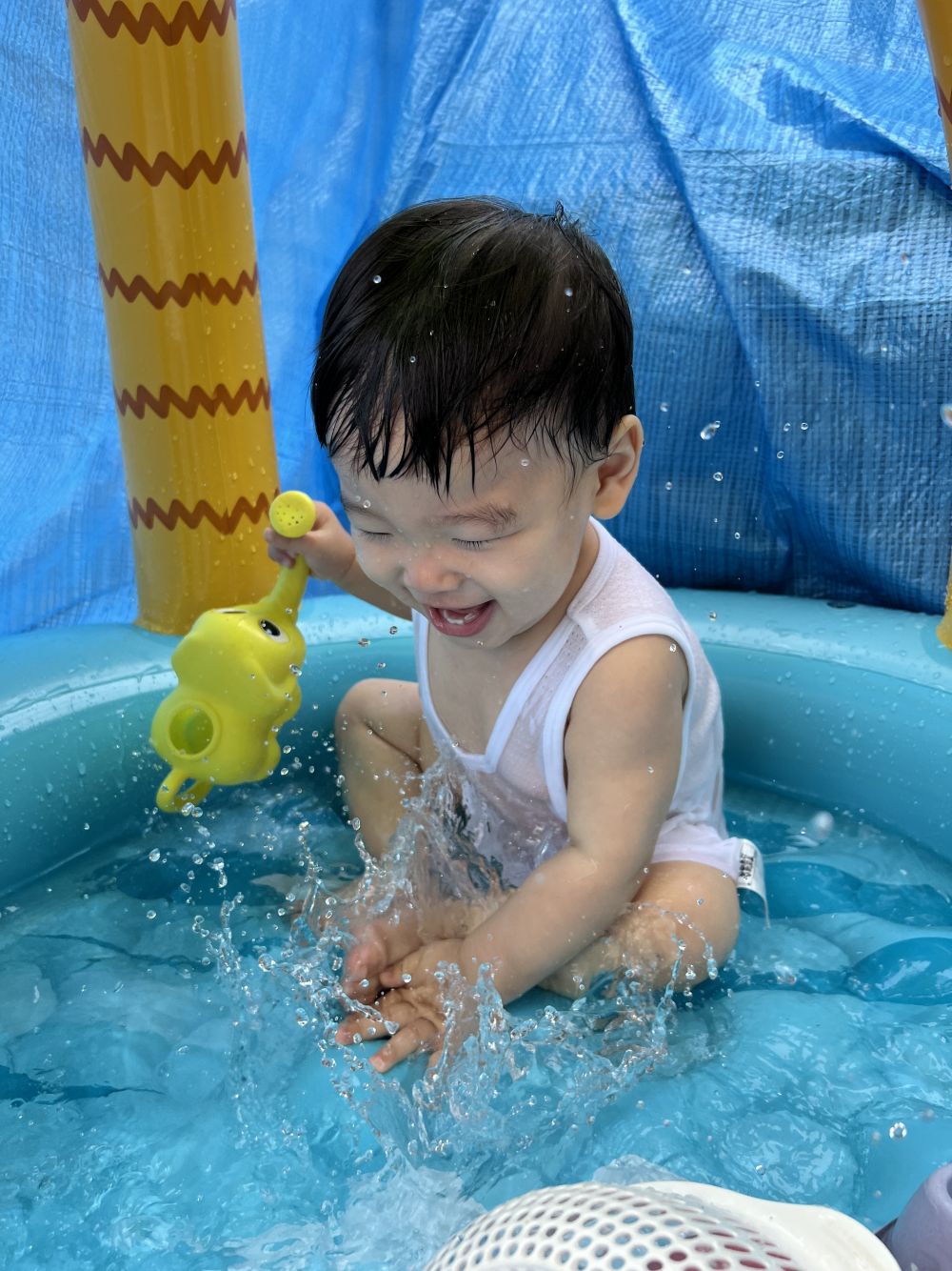 ダイナミックに遊ぶＫくん
水がかかってもへっちゃら
