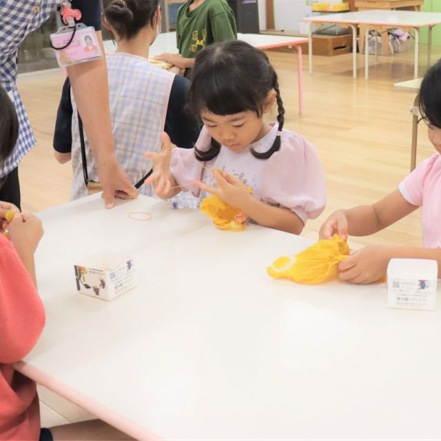 ＊　５歳児　園に泊まろう！　【玉ねぎ染め③】　＊