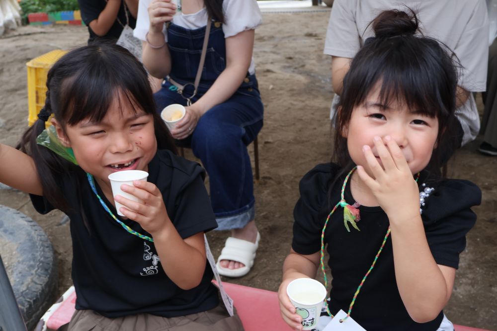 こちらの２人組は
どうやらお口に合わなかった様子（笑）

「ちょっとすっぱい ・ ・ ・」
表情豊かでとってもかわいい
ダブルMちゃんです♡