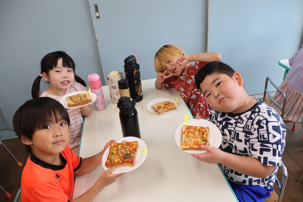 思い思いにデザインした
自分だけの特別な “夏野菜ピザ” の出来上がり―♡

