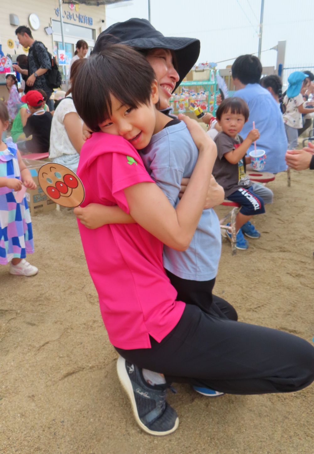 すいみい保育園を巣立っていった子どもたちも
遊びに来てくれました♪

感動の再会・・・先生と💗