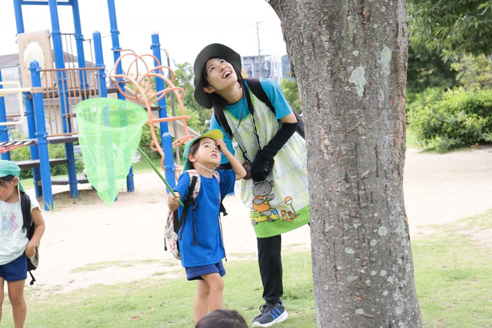 暑いけれど、楽しい季節☆
東尾道公園ではセミの大合唱です

みんな夢中でセミ捕りを楽しみました