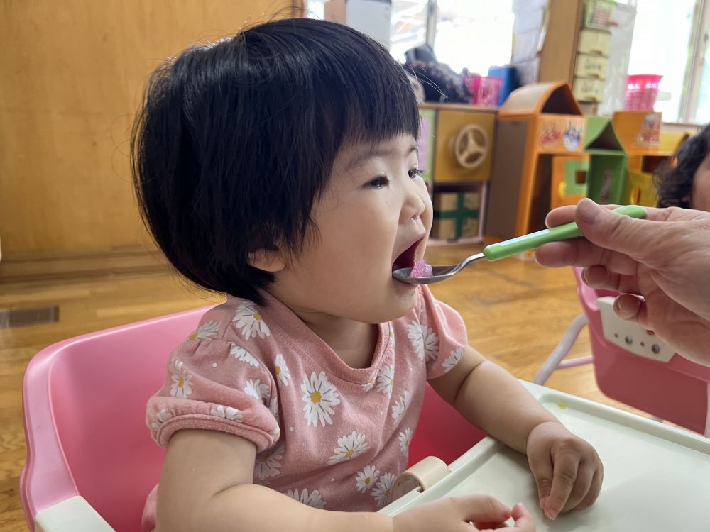 今年初めてのかき氷。

大きな口でパクリ！！
美味しかったね♡

