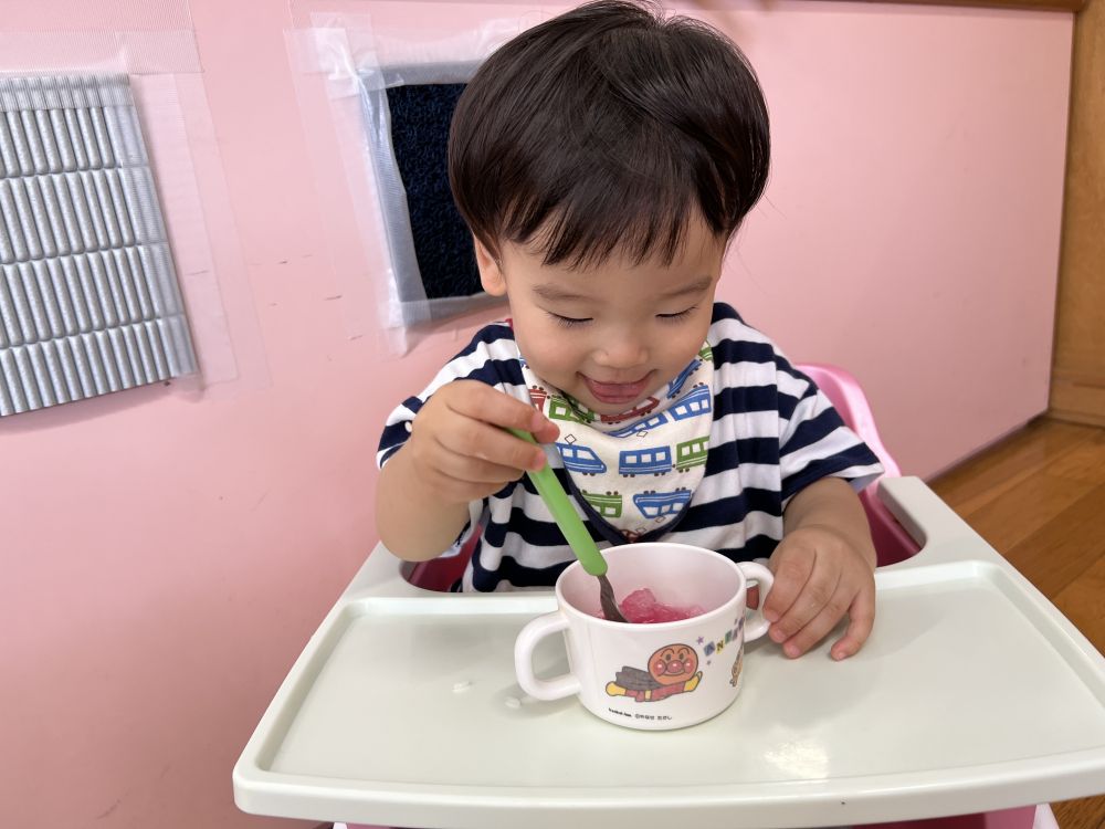 かき氷に大喜び😄
上手にすくって食べたよ。