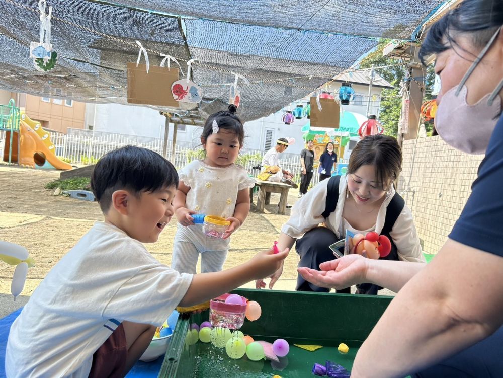 魚つりコーナー

水にぷかぷか浮いている魚つり・・・
コツをつかんだら次々とすくえたよ～