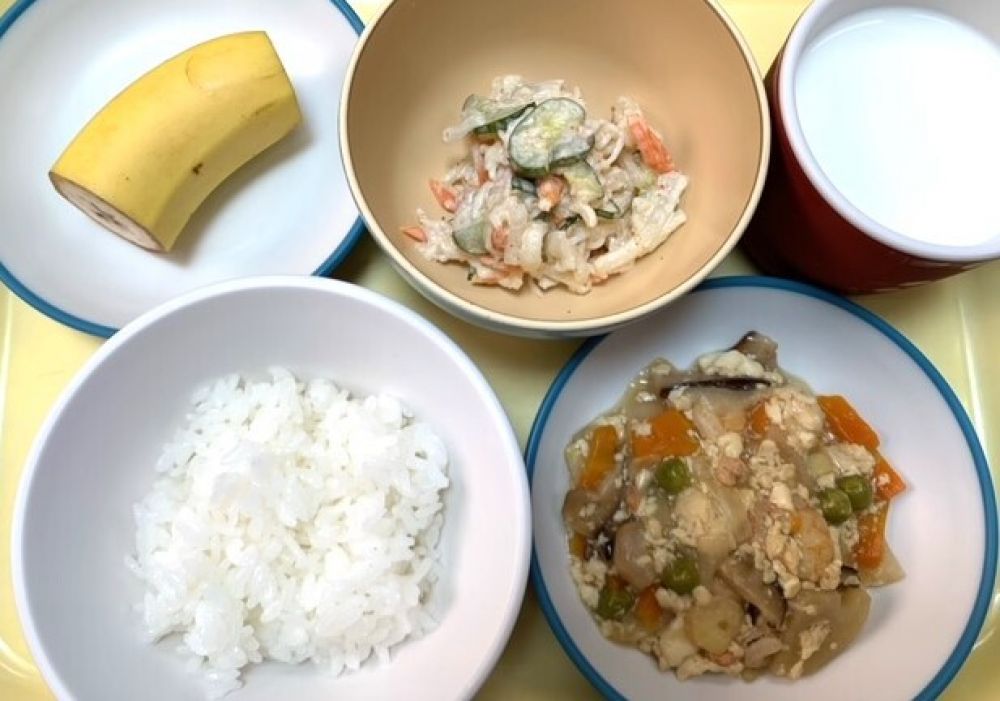 ご飯

豆腐の五目炒め

大根サラダ

バナナ

牛乳