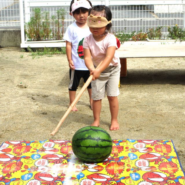 ＊　２・３歳児　スイカ割り②　＊