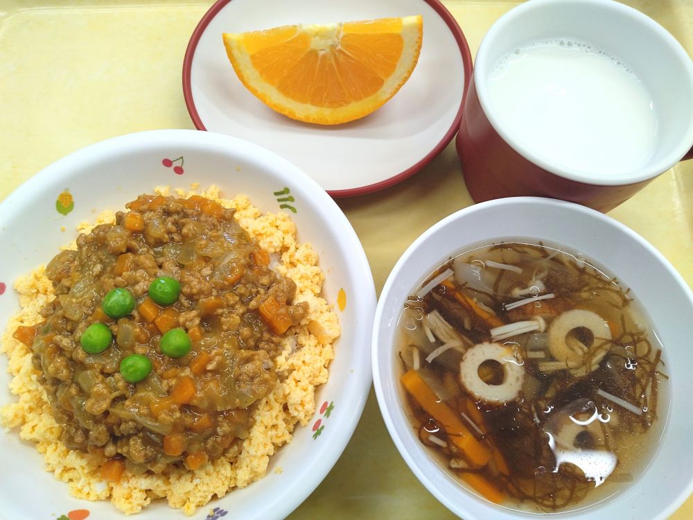 ひまわり丼

もずくとちくわのスープ

オレンジ

牛乳