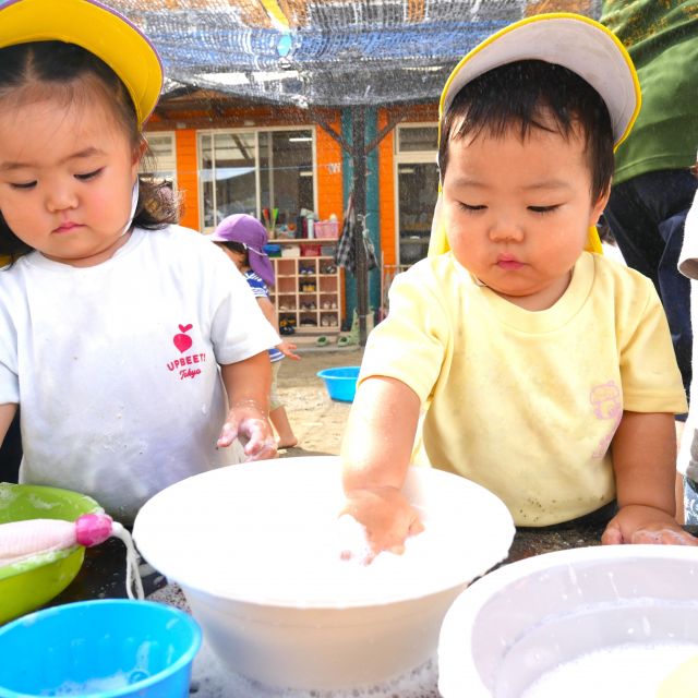 ＊　0・１歳児　泡遊び①　＊