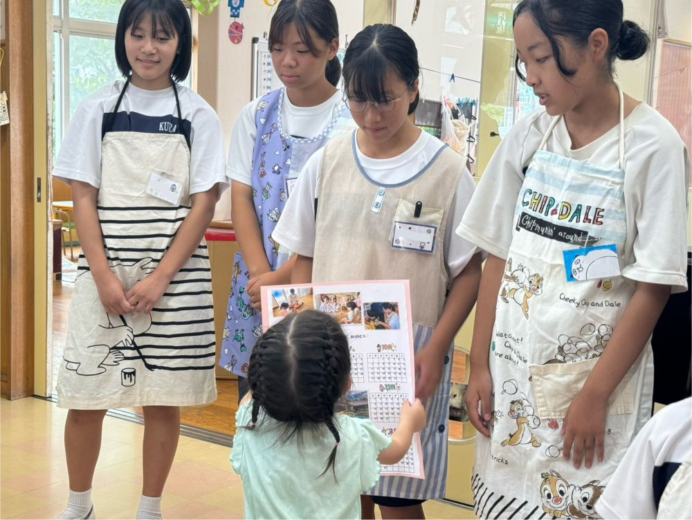 最後には
2日間遊んでくれてありがとう
の気持ちを込めてプレゼント♡

お姉ちゃんからは
水遊び、絵本など一緒に出来て楽しかったと
コメントをもらいました!!

2日間ありがとうございました♡