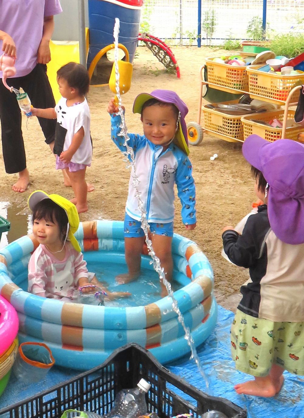 スコップで水を飛ばすと・・・
細い水💧
