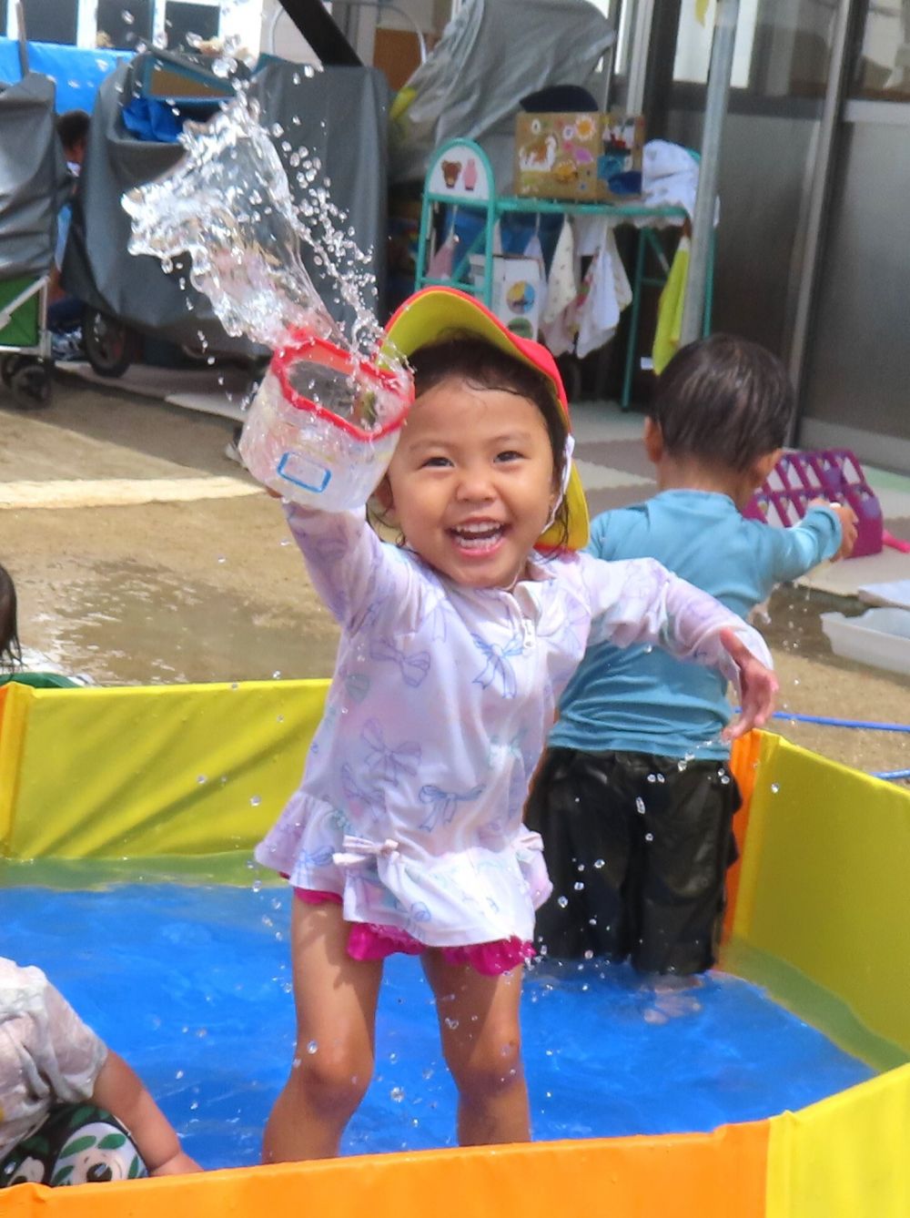 ペットボトルで水を飛ばすと・・・
塊の水💧