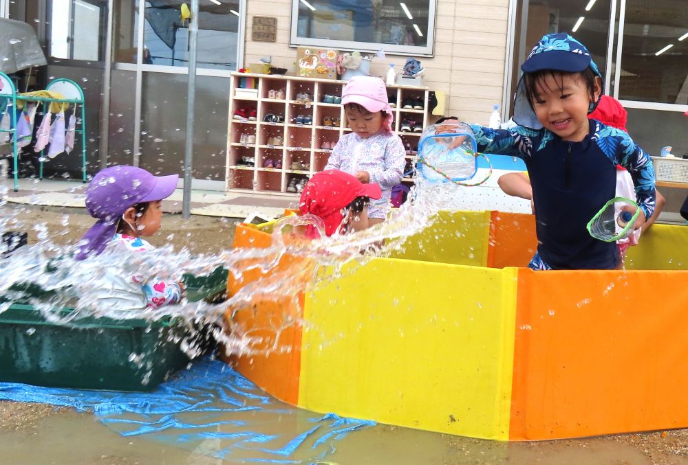 たくさん入れて水を飛ばすと・・・
広がる水💧