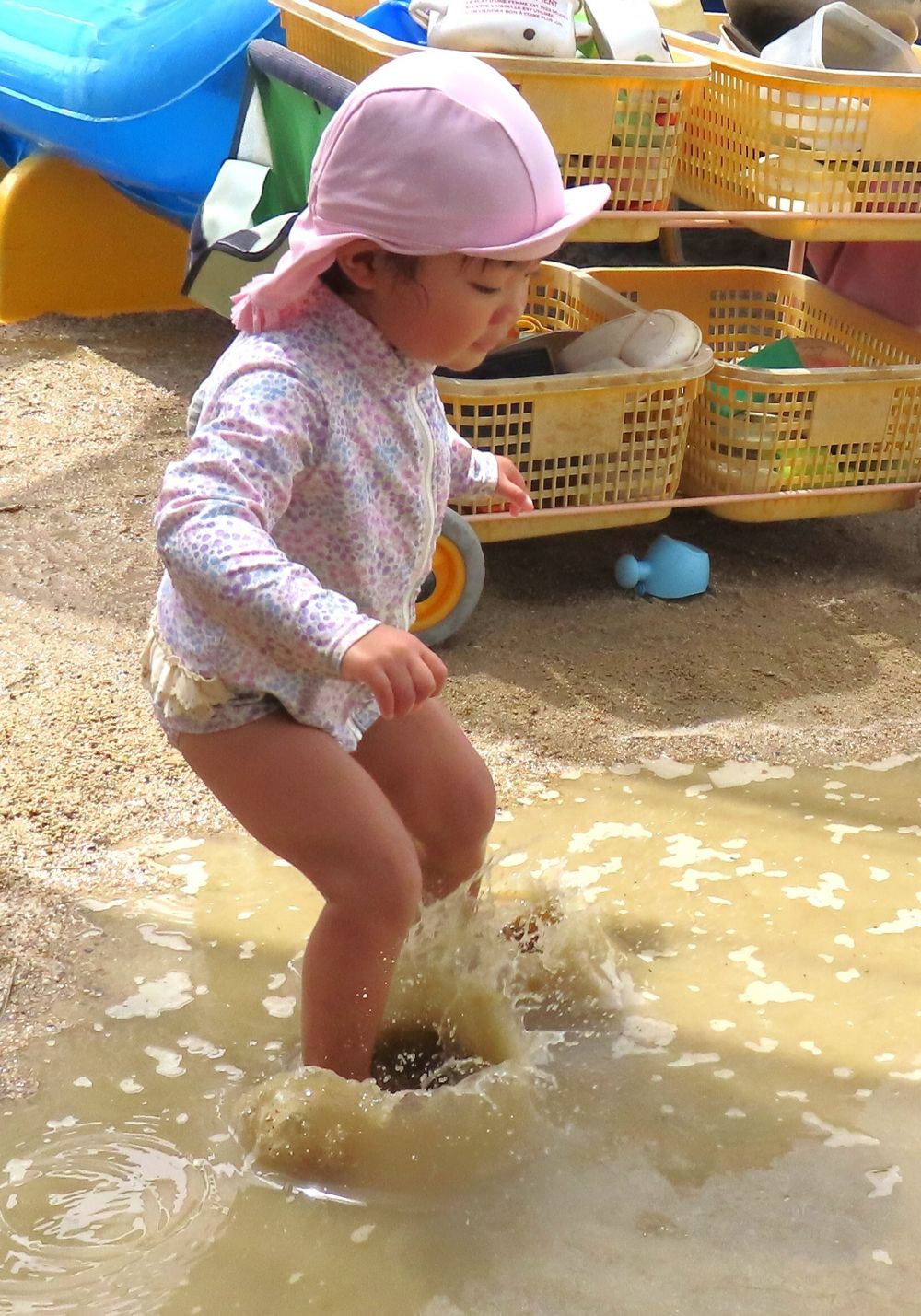 水たまりにジャンプ！！
