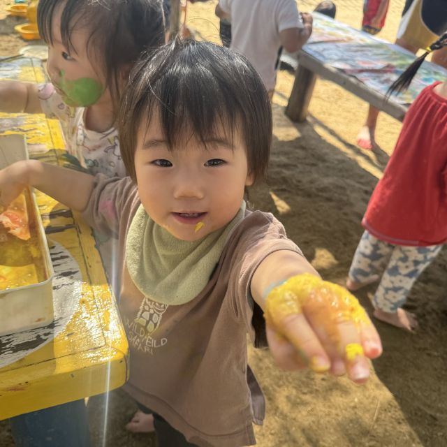 ボディペインティング②　〜1歳児 ヒヨコ組〜