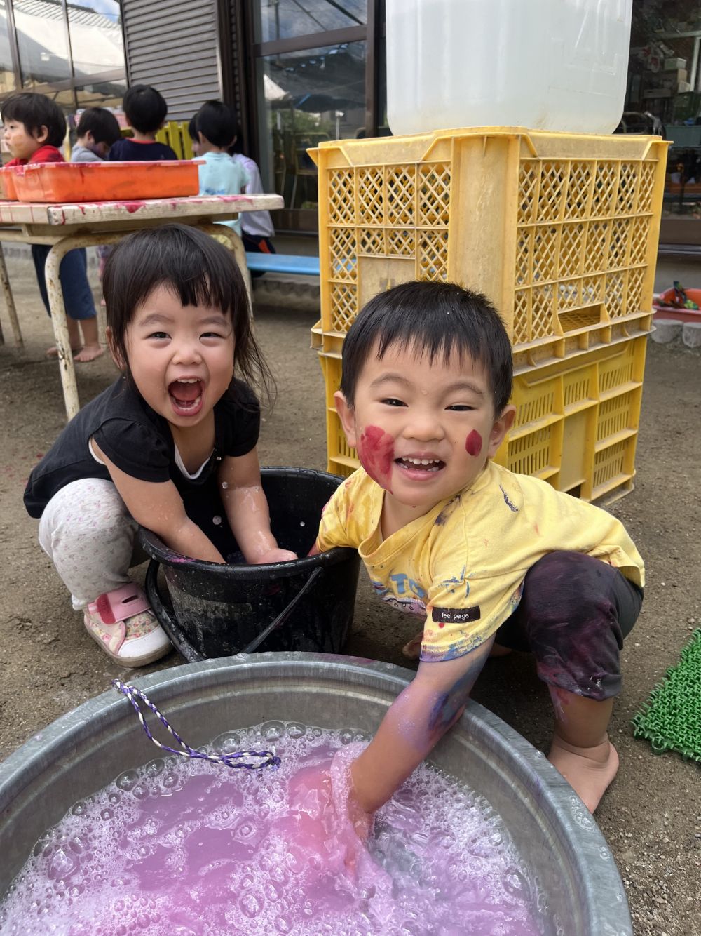 ヒヨコ組さんも！！
手を洗う泡水も、、遊びにかえちゃう！！