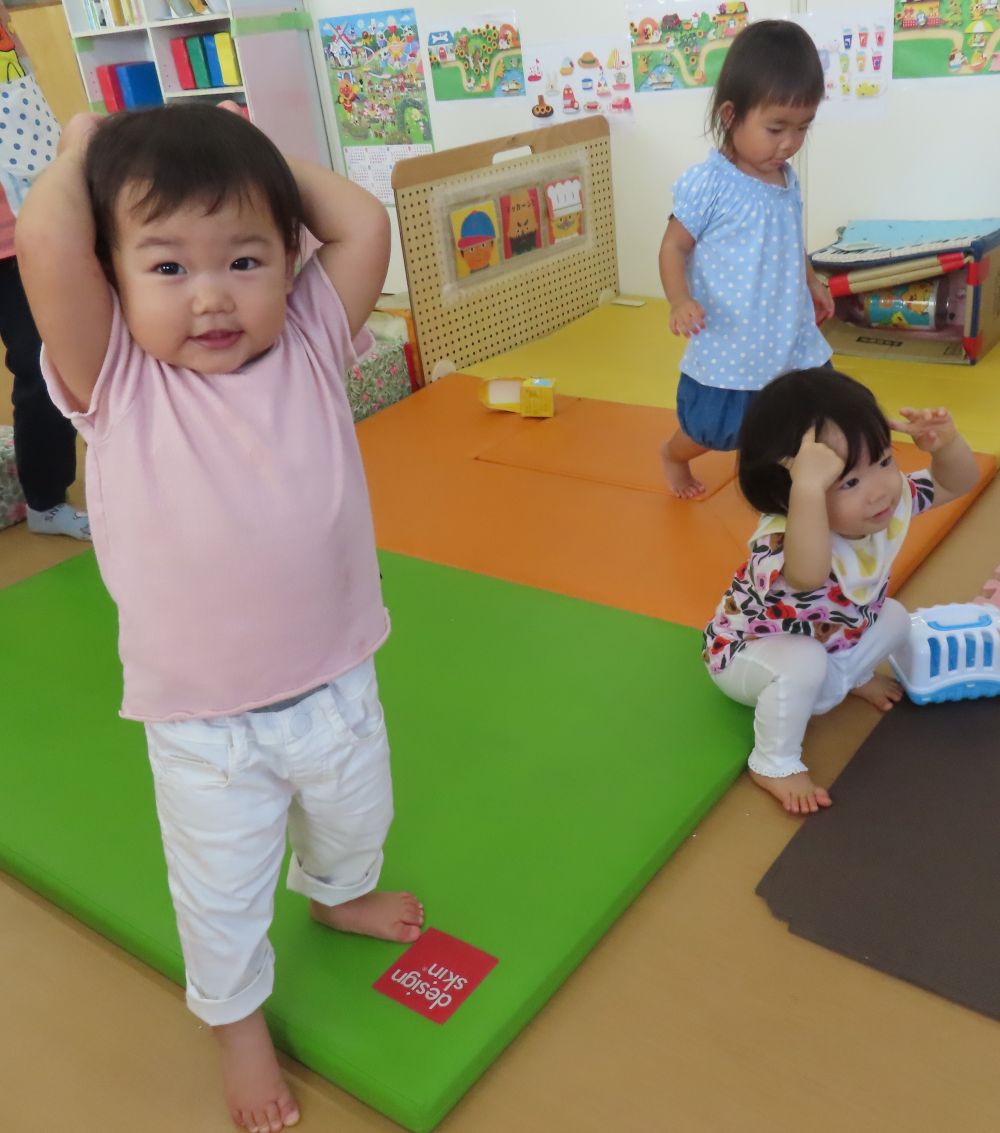 ”踊り”
　♪てんとうむ～し🐞♪

『てんとうむし』『ぶろっこリン体操』
お家の人も一緒に踊ってね💗