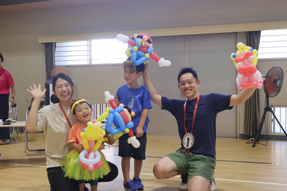 もちろん！
子どもたちだけではなく
大人たちだって本気で楽しみます♡

ビーチフラッグで
父母、共に優勝したYくん夫妻

岡野園長先生手作りの
マリオたちに大喜び♡
