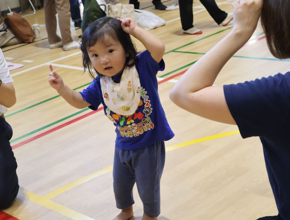 踊り「てんとうむし・ぶろっこリン体操」
　　♪てんとうむ～し♪