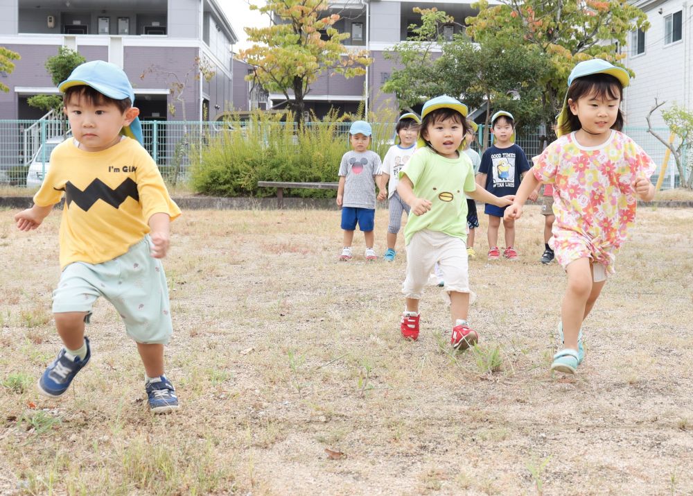 よーいどんと同時に体が動き出す様子がみられます
風を切って走れ走れー！！！
