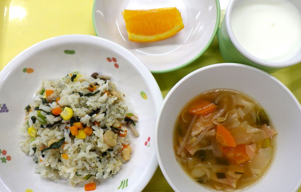 じゃこ入り炒飯

ワンタン風スープ

オレンジ

牛乳