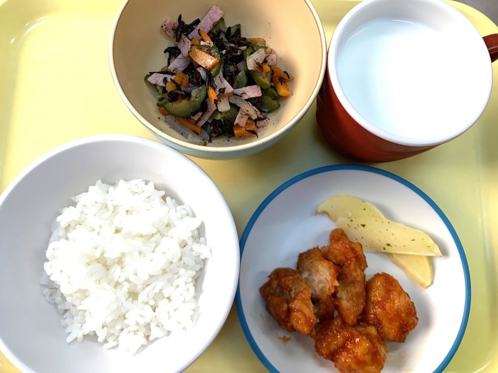 ご飯

鶏肉の甘辛あげ

焼ポテト

ひじきマリネ

牛乳