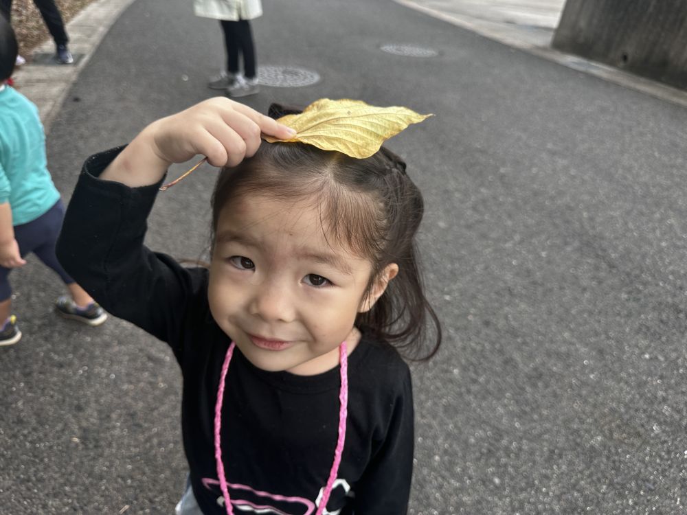 はっぱをのせて⋯

「かっぱ」

かっぱに変身したNちゃん🥒

色々な自然物で変身！！